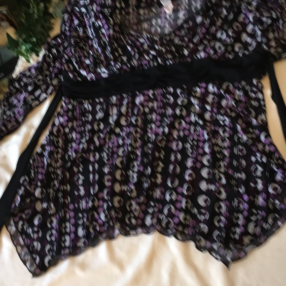 Studio 1940 Looped Circles Angled Sleeve Blouse - Picture 7 of 7